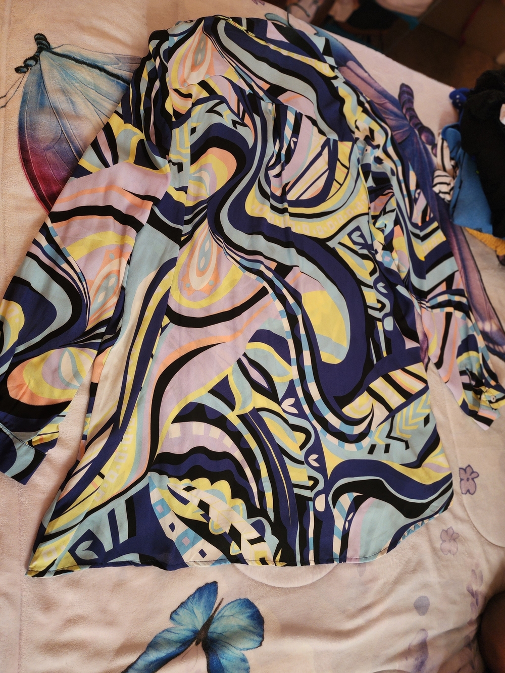 Men's Multicolor Abstract Button-Up Shirt - Picture 3 of 4